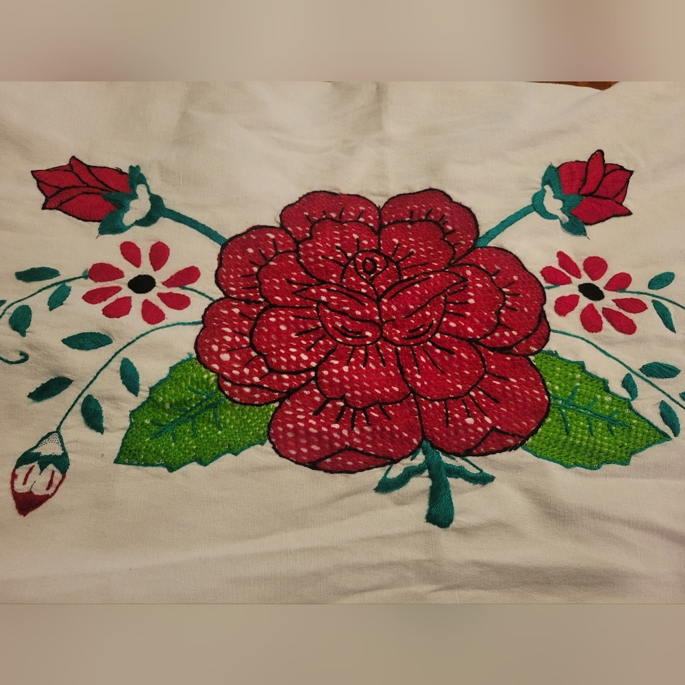 Beautiful Rose Embroidered Pillowcase - Picture 2 of 5